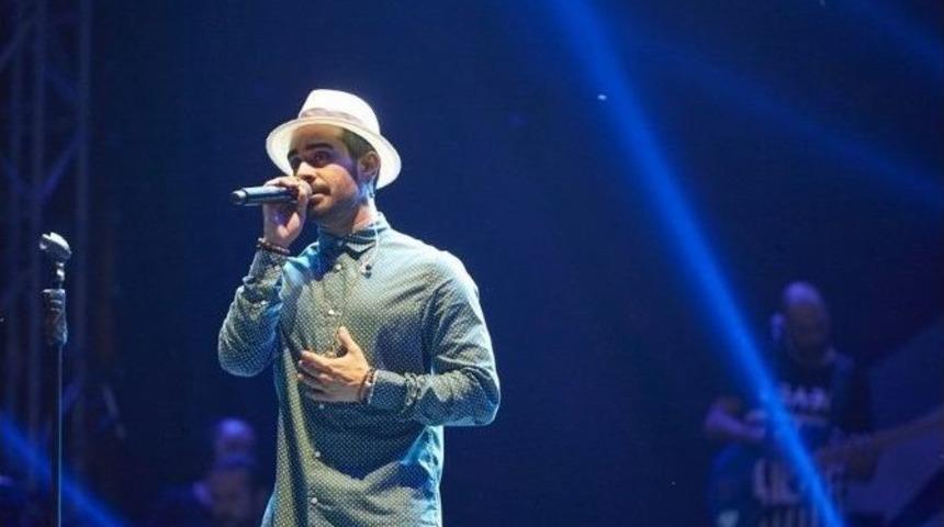 İzmirliler G&ouml;khan T&uuml;rkmen İle Coştu