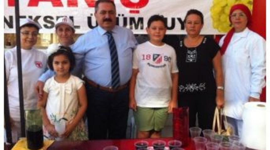 Beş Bin Litre &Uuml;cretsiz &Uuml;z&uuml;m Suyu Dağıtıldı