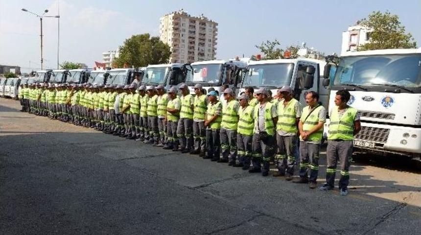 Mersin Caddelerini 400 Temizlik İş&ccedil;isi Temizliyor