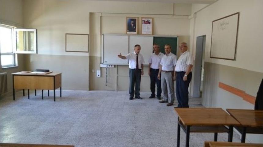 Milli Eğitim M&uuml;d&uuml;r&uuml; K&ouml;se Okulları Gezdi