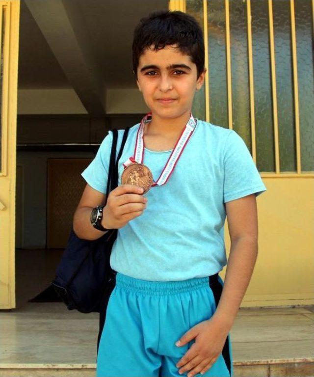 Silopili 12 Yaşındaki Hamza, Boksta Türkiye 3 üncüsü Oldu 1