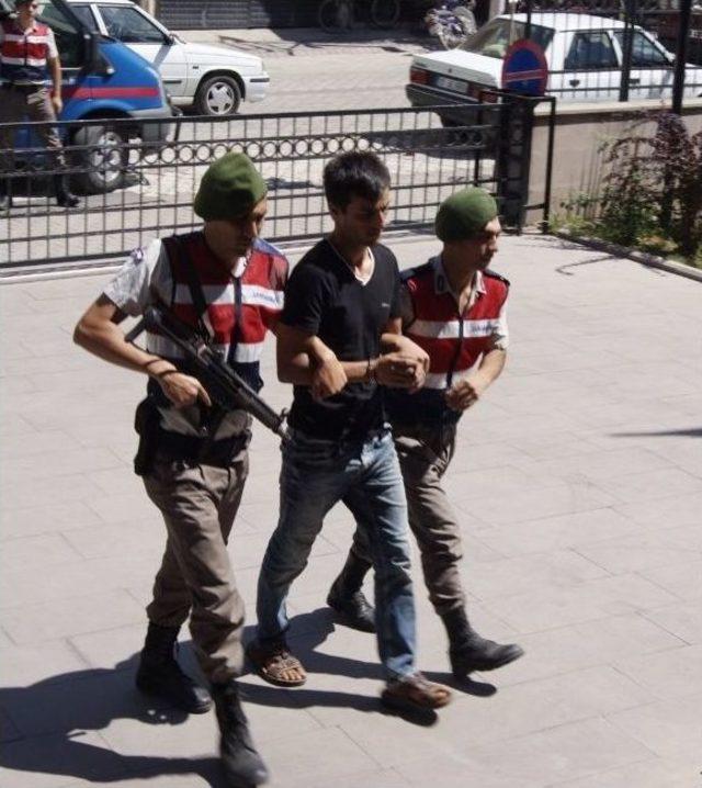 Üvey Babasını Öldüren Zanlı Adliyede 1