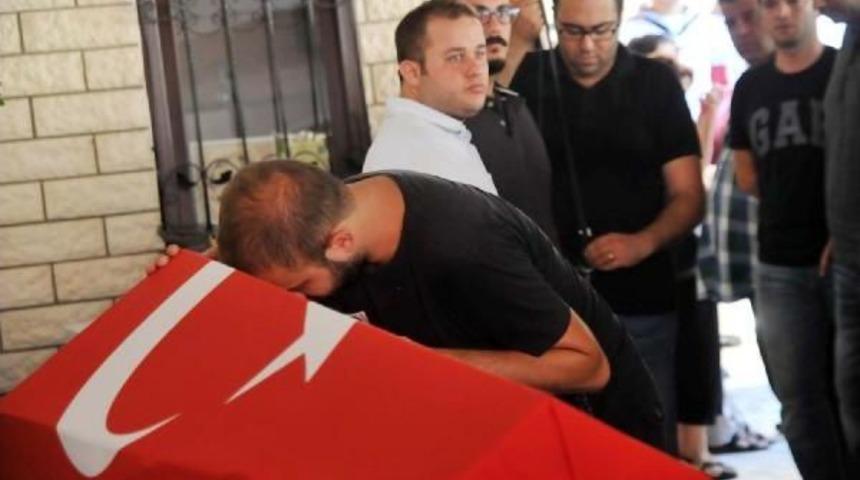 5'inci Kattan Atlayarak Intihar Eden Asker Toprağa Verildi
