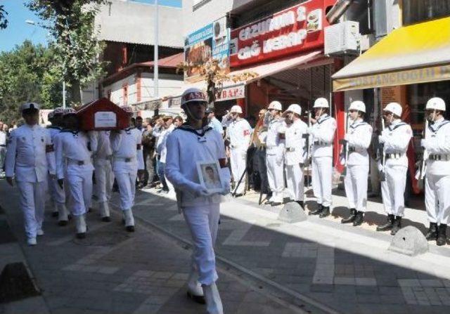 5'inci Kattan Atlayarak Intihar Eden Asker Toprağa Verildi