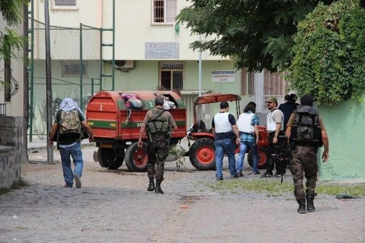 Diyarbakır&rsquo;da &Ccedil;atışmanın Ortasında Kalan Hamile Kadın Yaralandı