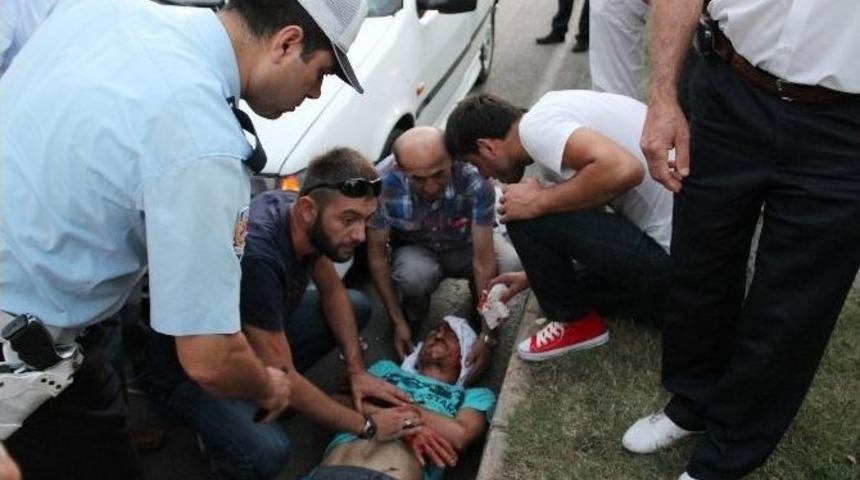 Otomobil &Ccedil;arptı, Acısını Unutup Poşetlerini Sordu