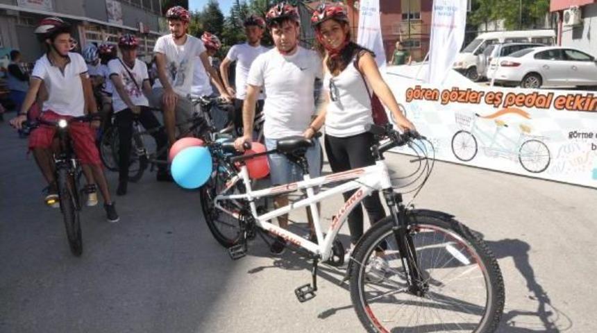 G&ouml;rme Engelliler,g&ouml;ren G&ouml;zlerle Pedal &Ccedil;evirdi