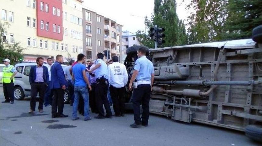 Kars&rsquo;ta Ambulans Kaza Yaptı: 4 Yaralı