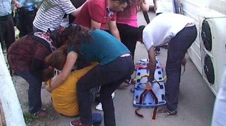 Hasta Almaya Giden Ambulans Kavşakta Otomobil Ile &Ccedil;arpıştı: 4 Yaralı