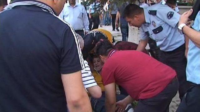 Hasta Almaya Giden Ambulans Kavşakta Otomobil Ile Çarpıştı: 4 Yaralı