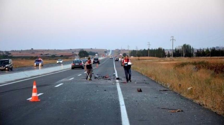 &Ccedil;anakkale&rsquo;De Katliam Gibi Kaza: 5 &Ouml;l&uuml;, 1 Yaralı