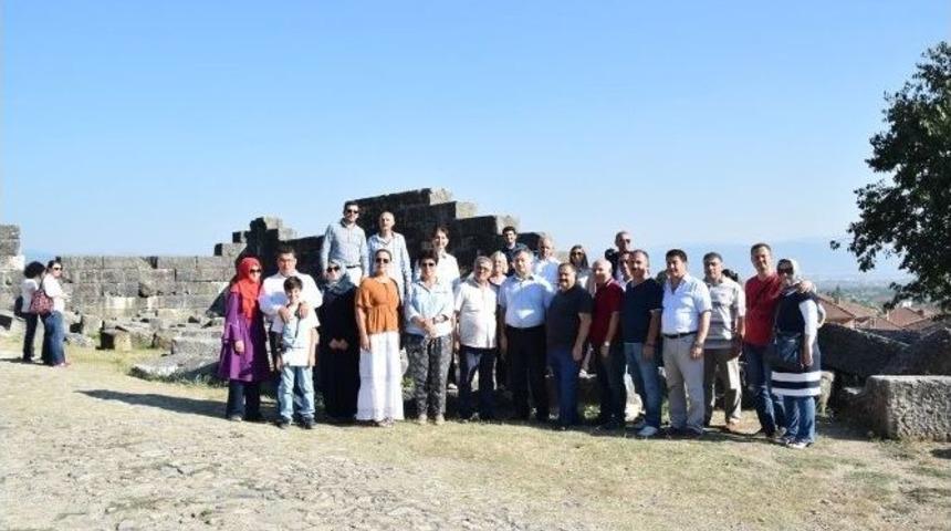 T&uuml;rkiye Beyazay Derneği D&uuml;zce &Uuml;niversitesini Ziyaret Etti