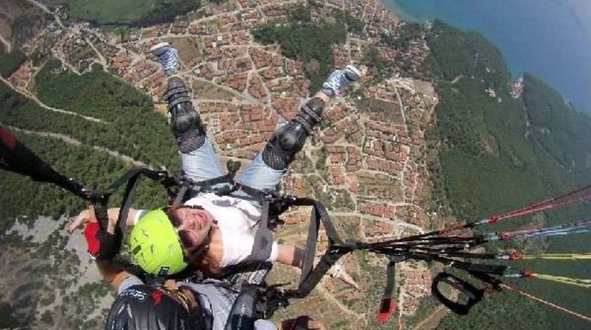 Cesaretli Paraş&uuml;t&ccedil;&uuml;ler U&ccedil;uşa Doymuyor