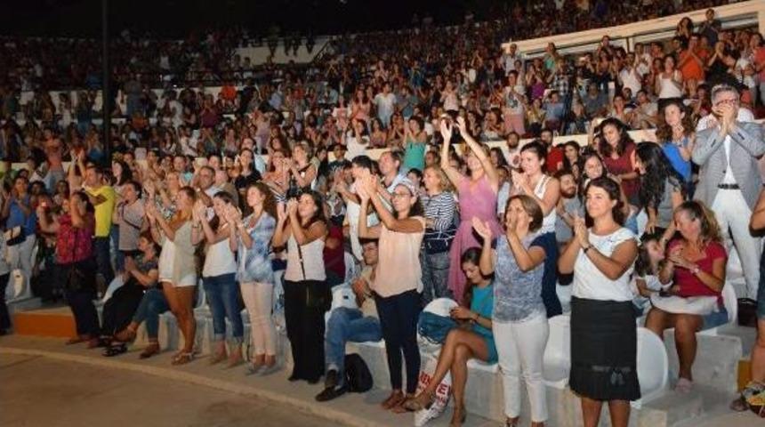 Boğazi&ccedil;i Caz Korosu, İzmirliler'i Coşturdu