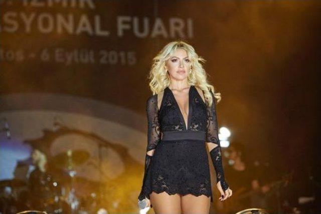 Fuar'da Hadise Coşkusu