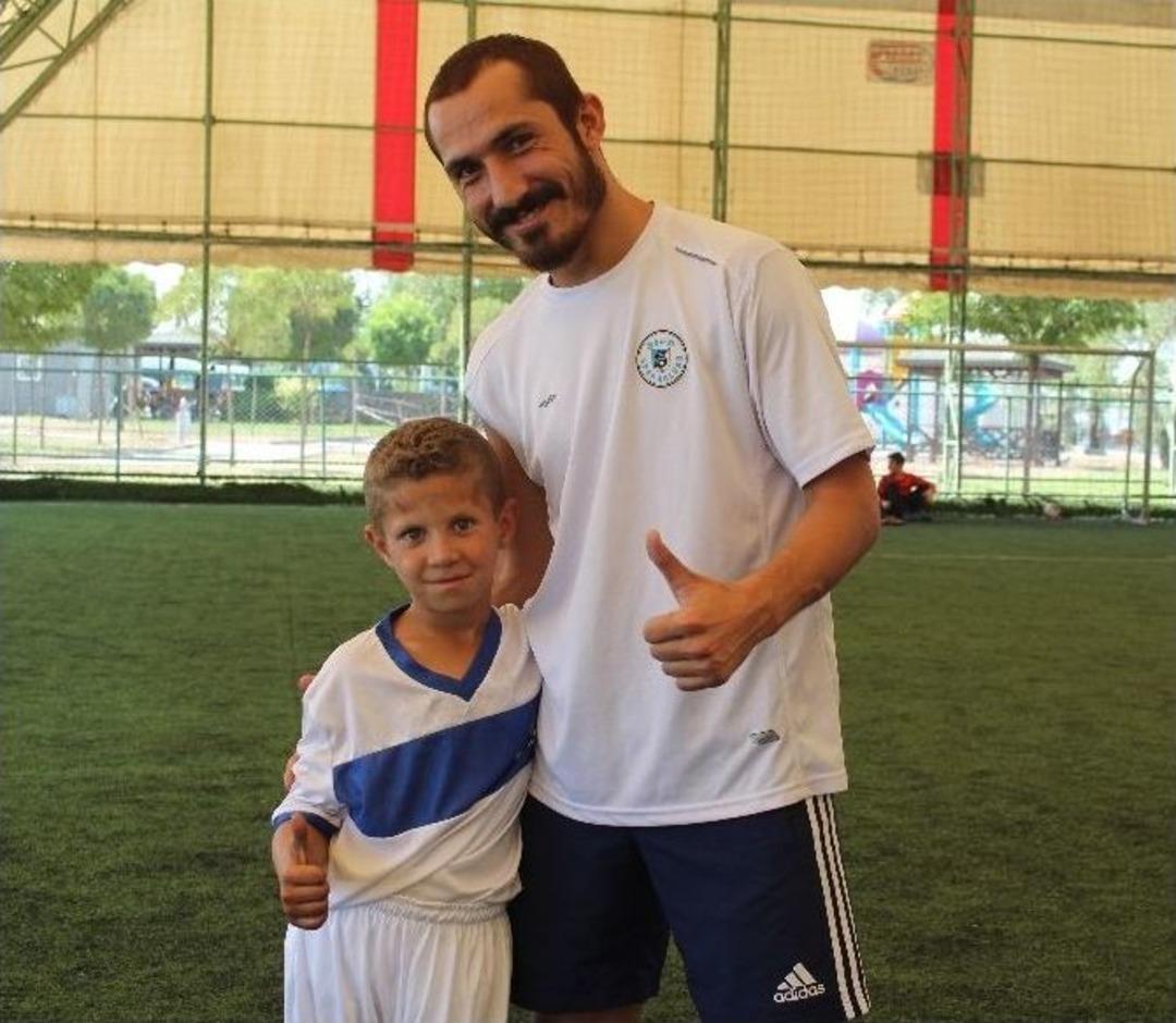 (&ouml;zel Haber) Minik Aylan&rsquo;dan Etkilenen Spor Kul&uuml;b&uuml;, M&uuml;lteci &Ccedil;ocuklara Kapılarını A&ccedil;tı