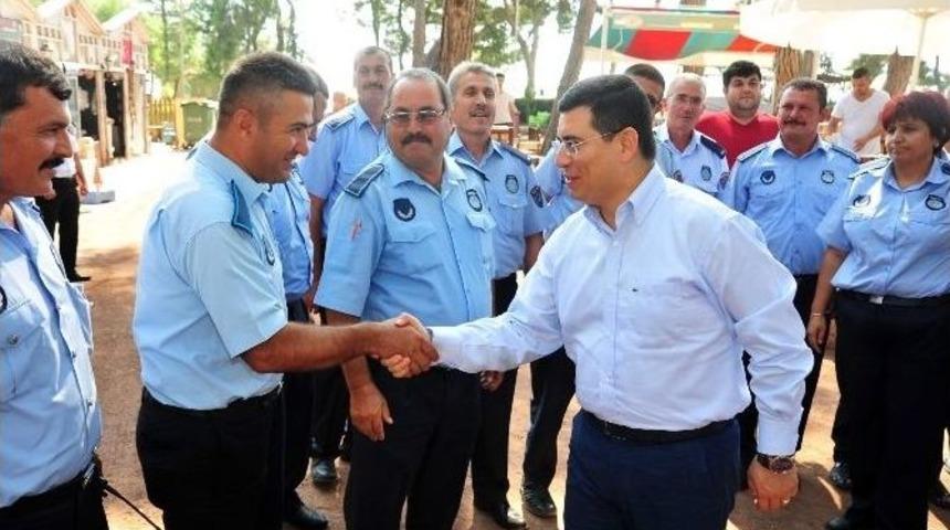 T&uuml;t&uuml;nc&uuml;&rsquo;den Zabıta&rsquo;ya Garson Devlet Modeli