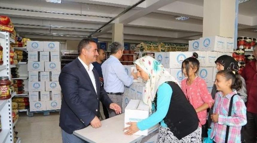 Hayatlarında İlk Defa İrmik Tatlısı Yiyebildiler