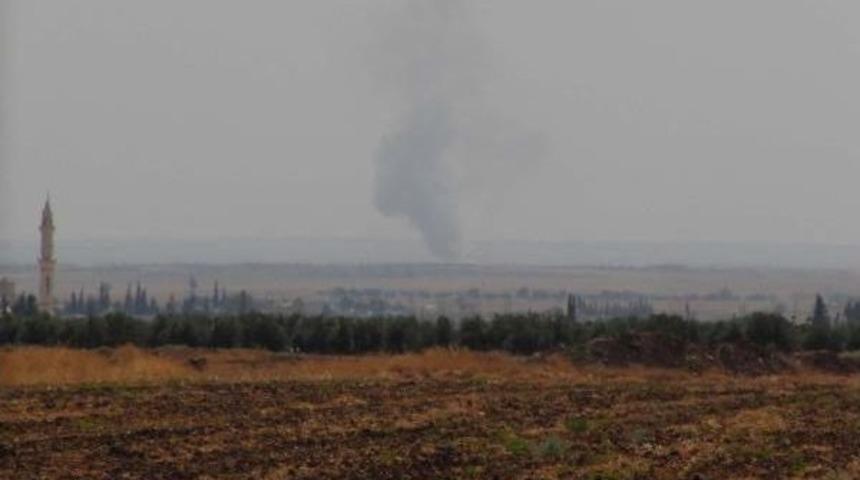 Suriye Sınırında Işid Ile Muhaliflerin &Ccedil;atışmalar S&uuml;r&uuml;yor