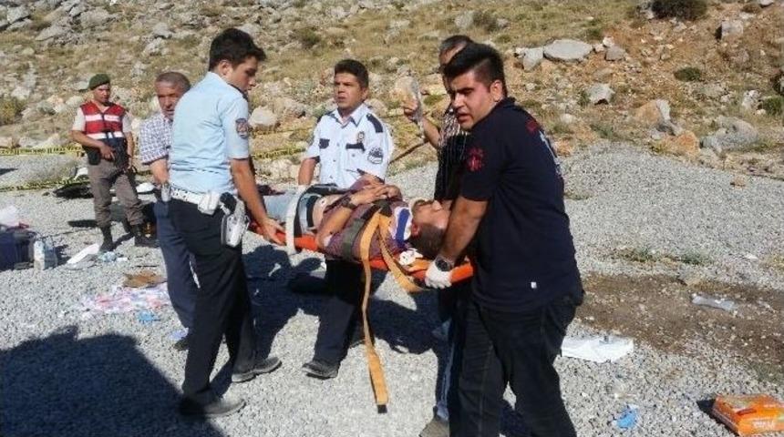 Akseki-seydişehir Yolunda Kaza: 2 &Ouml;l&uuml;, 4 Yaralı