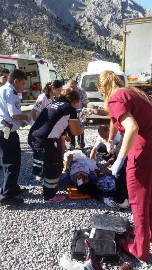 Akseki-seydişehir Yolunda Kaza: 2 Ölü, 4 Yaralı