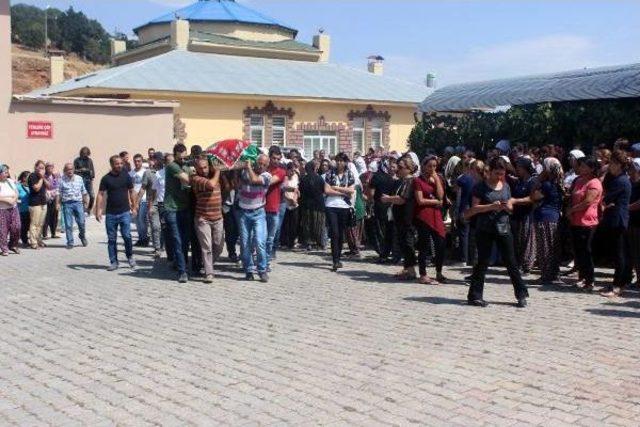 Tunceli'de Çatışma Ortasında Vurulup Ölen Ayten Günhan Toprağa Verildi