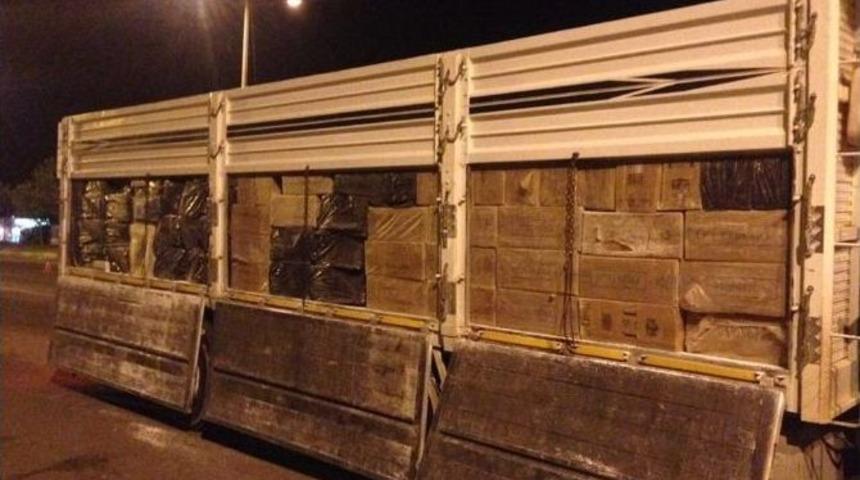 G&uuml;mr&uuml;k Ka&ccedil;ağı 181 Bin Paket Sigara Ele Ge&ccedil;irildi