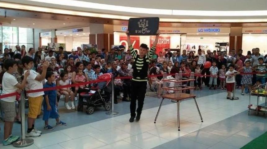 Akrobasi Şov İzleyenleri Mest Etti