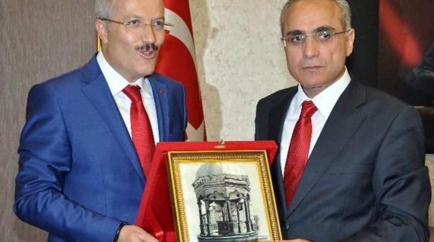 Bakan Topçu Belediyeleri Ziyaret Etti