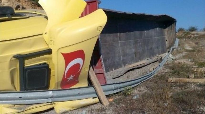 Mermer Y&uuml;kl&uuml; Tır Devrildi: 1 Yaralı