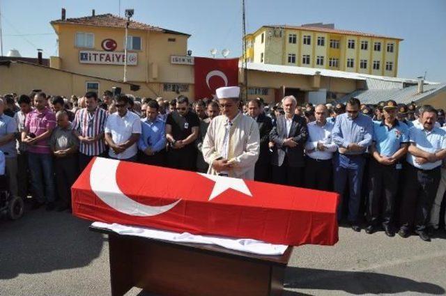 Çatı Yangınına Müdahale Sırasında Ölen Itfaiye Eri Toprağa Verildi