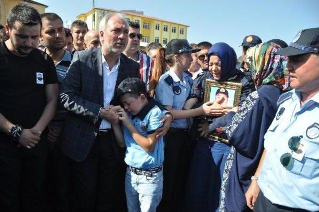 Çatı Yangınına Müdahale Sırasında Ölen Itfaiye Eri Toprağa Verildi