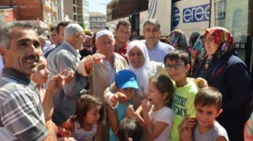 Başkan &Ouml;zg&uuml;ven Hacı Adaylarını Kutsal Topraklara Uğurladı