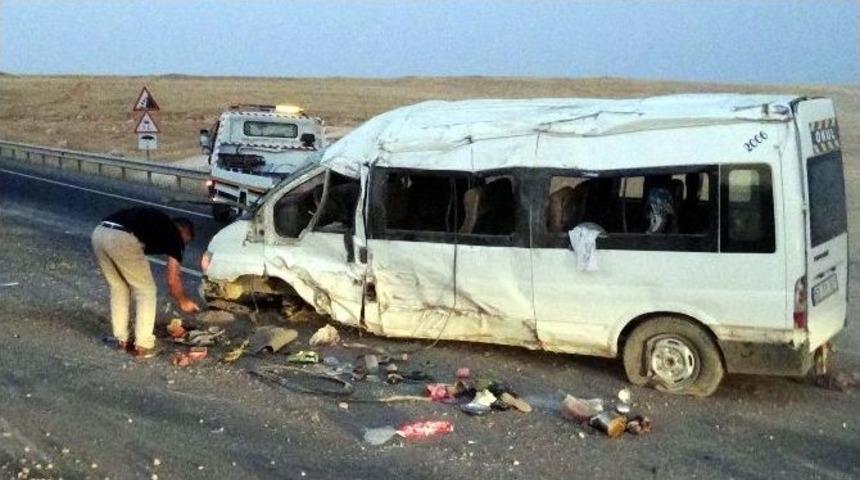 Tarım İş&ccedil;ilerini Taşıyan Minib&uuml;s Devrildi: 12 Yaralı