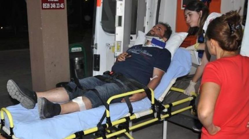 Yoldan &Ccedil;ıkan Midib&uuml;s Tepeye &Ccedil;arptı: 12 Yaralı