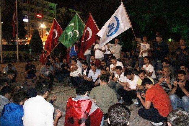 Mhp’den Teröre Tepki İçin Gece Eylemi