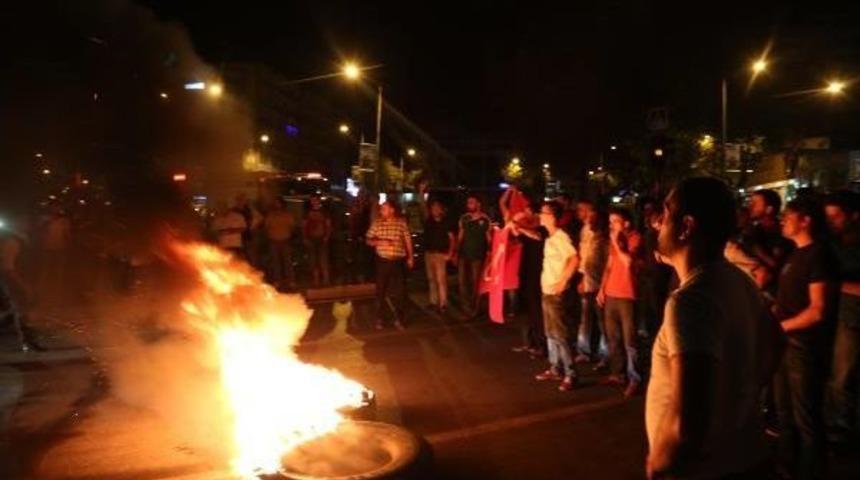 Dağlıca'daki Saldırıyı Protesto Eden Bursalılar Trafiği Kapattı