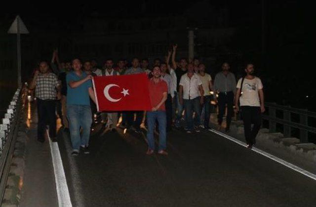 Dağlıca'daki Saldırıyı Protesto Eden Bursalılar Trafiği Kapattı