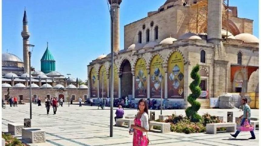 Ayşe Akın'dan Mevlana T&uuml;rbesi'nde Barış Dileği