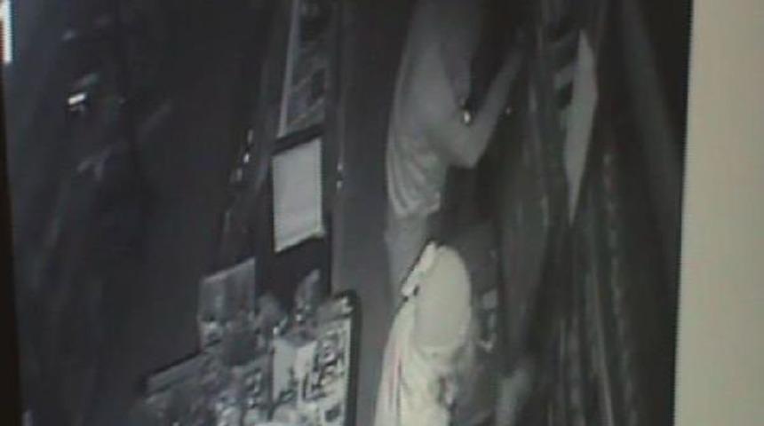 Market Hırsızları Kameraya Yakalandı