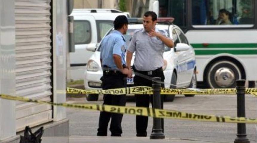 Ş&uuml;pheli Poşetten Bir Avu&ccedil; Toprak &Ccedil;ıktı