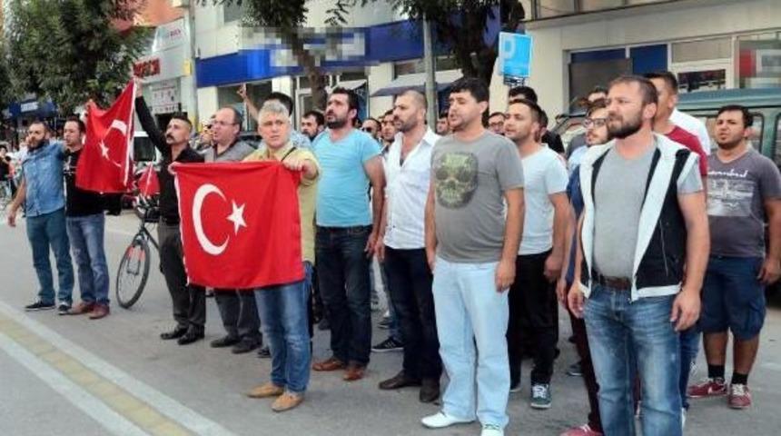 Eskişehir'de Hdp İl Binası &Ouml;n&uuml;nde Ter&ouml;r Protestosu