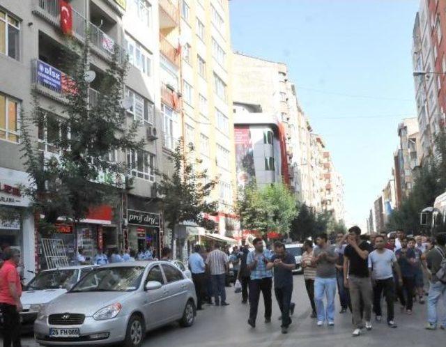 Eskişehir'de Hdp İl Binası Önünde Terör Protestosu