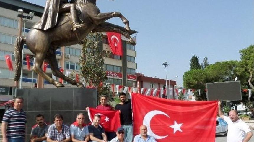 Chp&rsquo;li Başkan Şehitler İ&ccedil;in Oturma Eyleminde