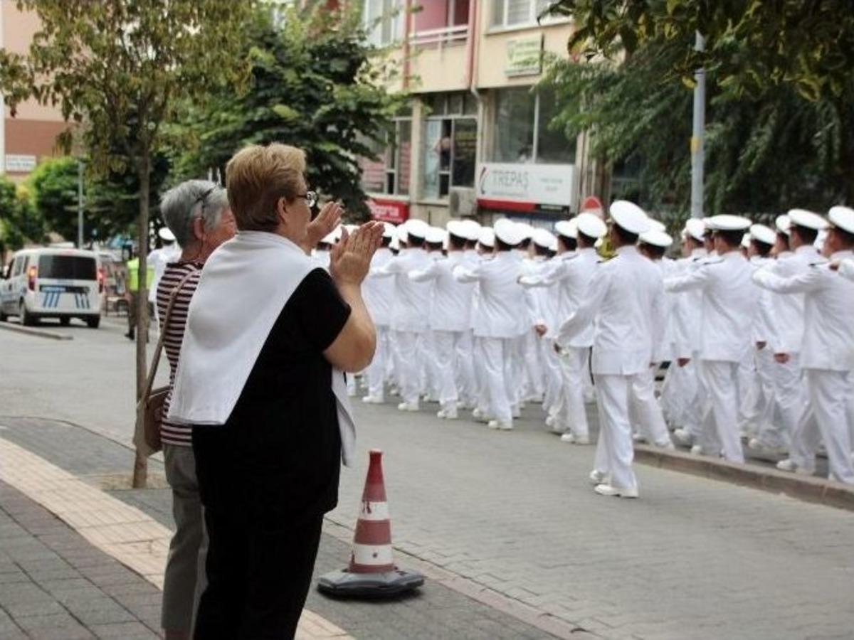 Deniz Harp Okulu Karadeniz &Ouml;ğrenci Taburu Tekirdağ Sokaklarını İnletti