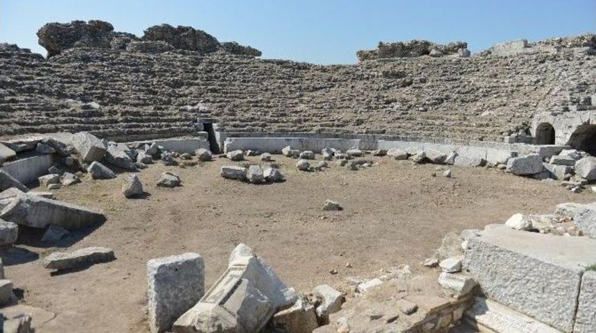 2 Bin Yıllık Roma Tiyatrosu Ayağa Kalkıyor