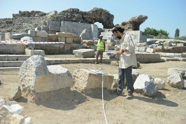 2 Bin Yıllık Roma Tiyatrosu Ayağa Kalkıyor