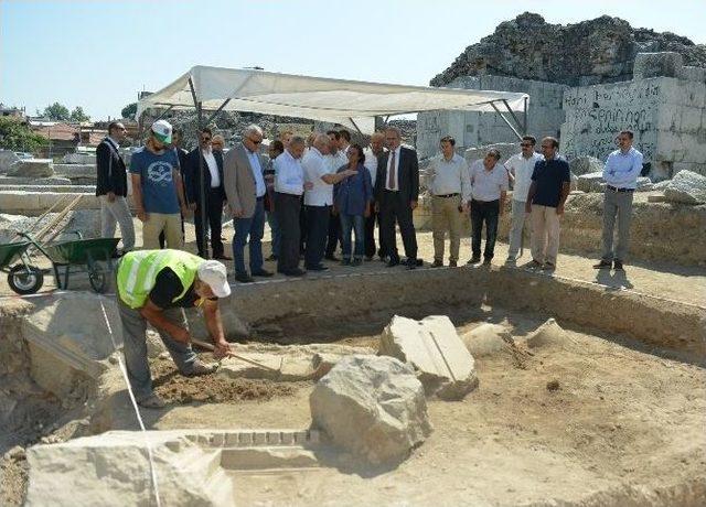 2 Bin Yıllık Roma Tiyatrosu Ayağa Kalkıyor