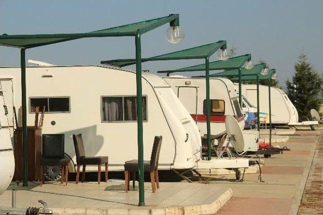 Karavan Parka Gelen Gitmek İstemiyor 1