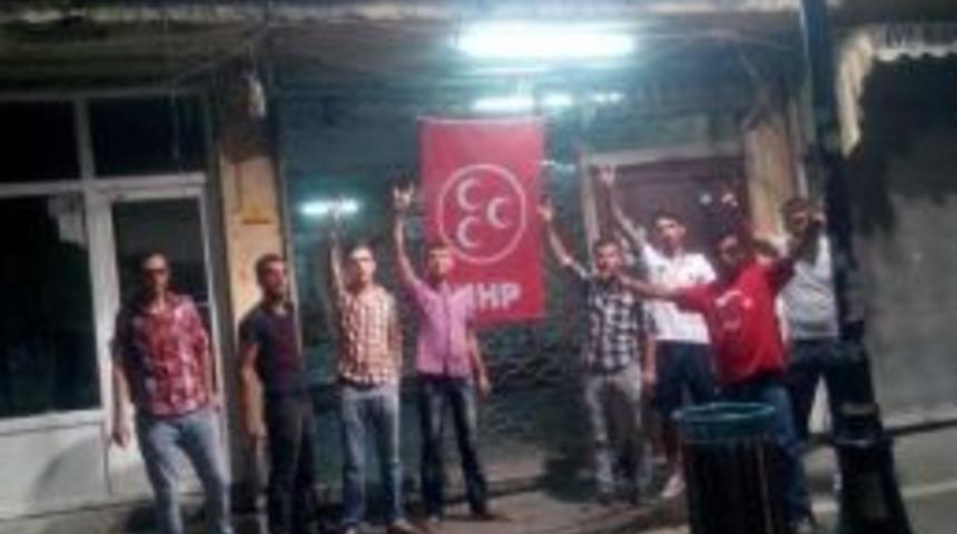 Hdp Binasına Mhp Bayrağı Astılar